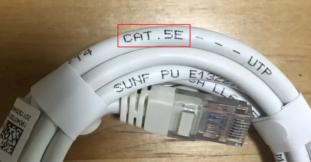 LANケーブルのカテゴリーが印字されている場所
